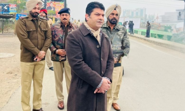 “पंजाब बंद” के दौरान पुलिस आयुक्त जालंधर ने सार्वजनिक सुरक्षा, शांति और व्यवस्था सुनिश्चित करने के लिए शहर के प्रमुख क्षेत्रों में किया निरीक्षण