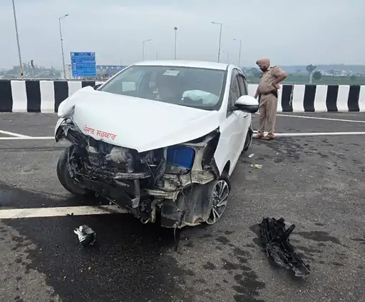 दिल्ली से लौटते वक्त लुधियाना की AAP विधायक की कार डिवाइडर से टकराई, हालत नाजुक