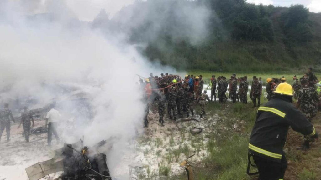 नेपाल में बड़ा विमान हादसा, उड़ान भरते वक्त विमान क्रैश, 15 लोगों की मौत