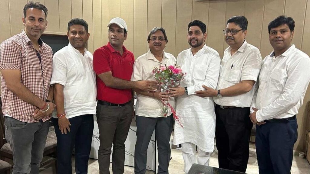राकेश राठौर ने साथियों सहित शीतल अंगुराल को उप-चुनाव में भाजपा के उम्मीदवार बनने पर दी बधाई