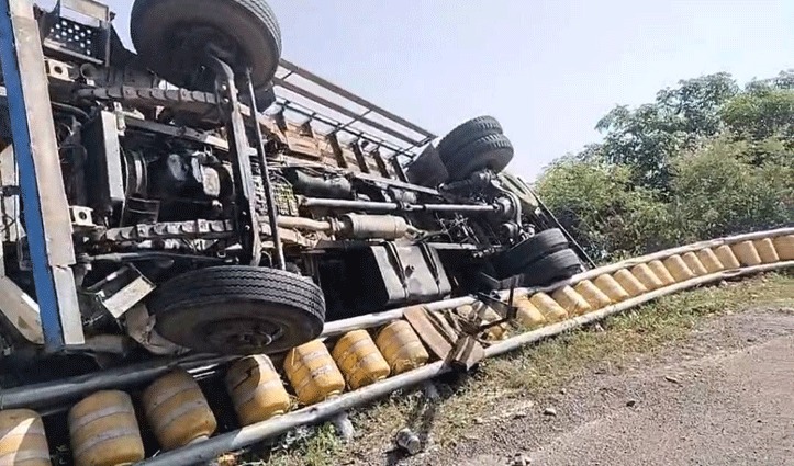 हिमाचल के कांगड़ा में पंजाब के श्रद्धालुओं से भरा ट्रक पलटा, 2 की मौत इतने घायल