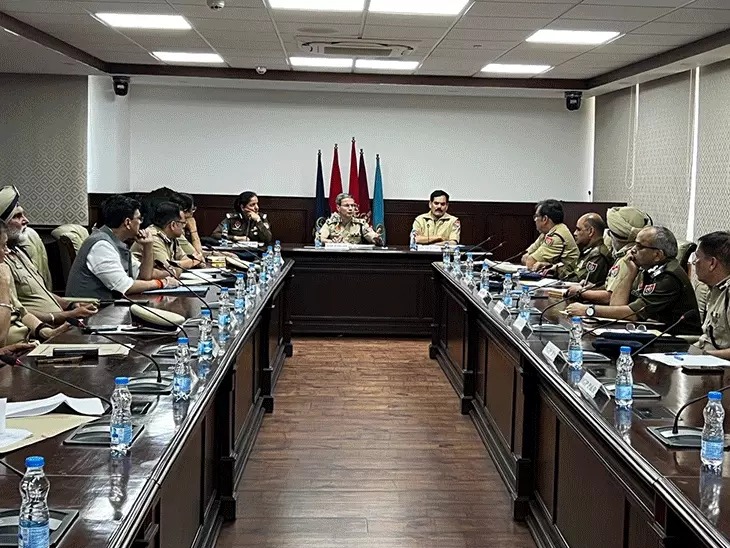 अपराध पर काबू पाने के लिए पंजाब पुलिस की नई रणनीति: जेलों पर नजर, सोशल मीडिया पर शिकंजा, डीजीपी गौरव यादव ने सीनियर अफसरों को दिए निर्देश