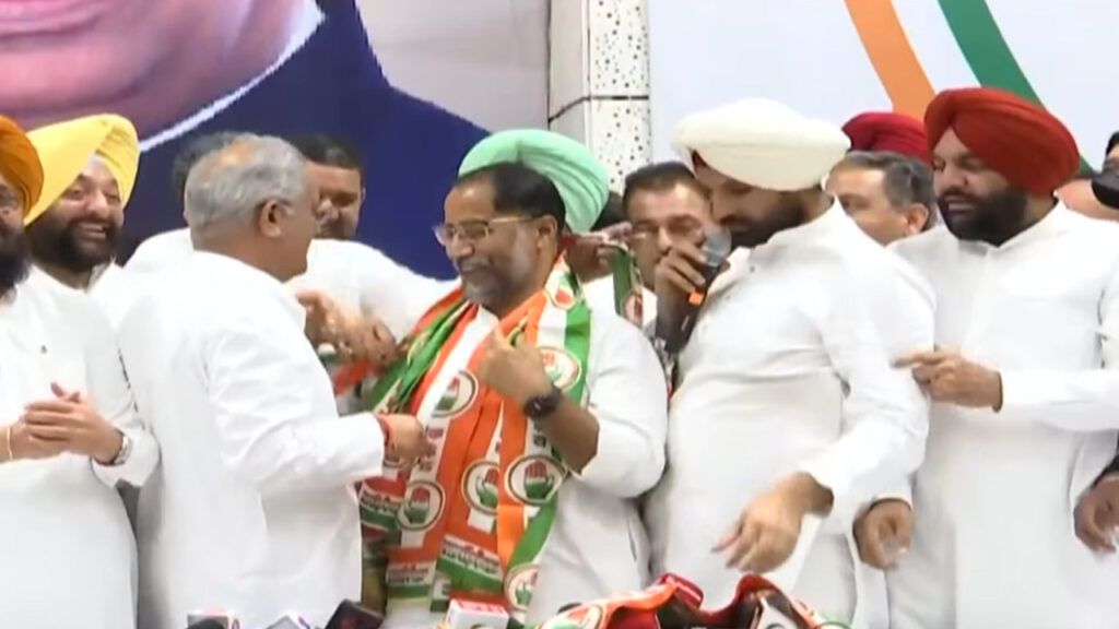 पूर्व अकाली नेता अनिल जोशी कांग्रेस में हुए शामिल, तरनतारन उपचुनाव से टिकट की अटकलें तेज