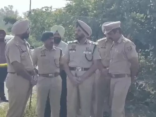 अमृतसर में पुलिस और बदमाश में मुठभेड़, क्रॉस फायरिंग में घायल हुआ वांछित अपराधी