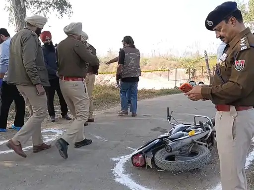 पंजाब में मोबाइल दुकान पर हुई फायरिंग करने वाले आरोपियों की पुलिस के साथ मुठभेड़, एक आरोपी गिरफ्तार, पिस्टल और मोटरसाइकिल बरामद