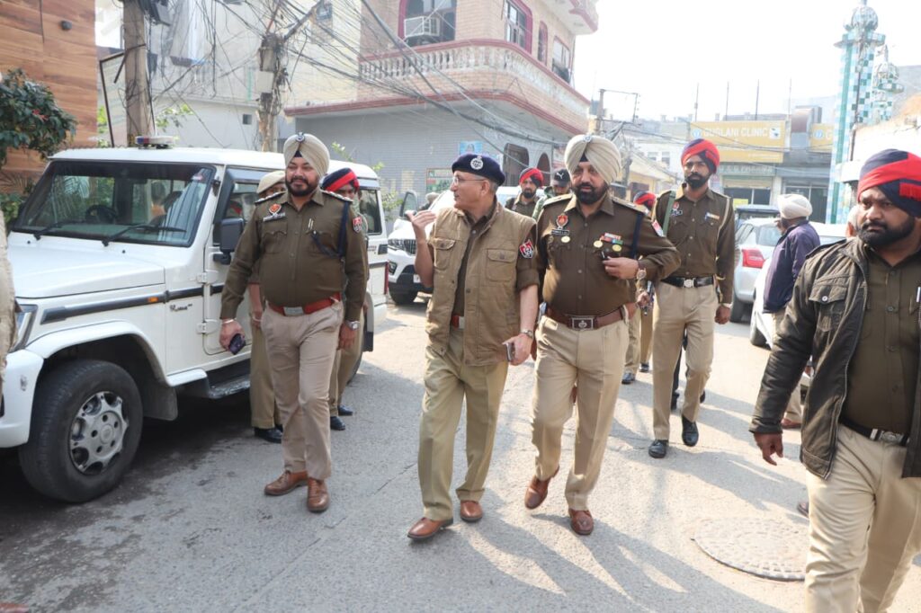 ‘युद्ध नशे विरुद्ध’ के तहत मोचिया मोहल्ला बस्ती शेख जालंधर में नगर निगम और पुलिस की कार्रवाई, ड्रग तस्कर की अवैध बिल्डिंग गिराई