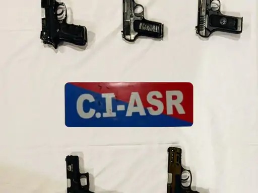 अमृतसर में पाकिस्तानी हथियार तस्करी मॉड्यूल का भंडाफोड़, पांच अत्याधुनिक पिस्तौल और कारतूस सहित आरोपी गिरफ्तार