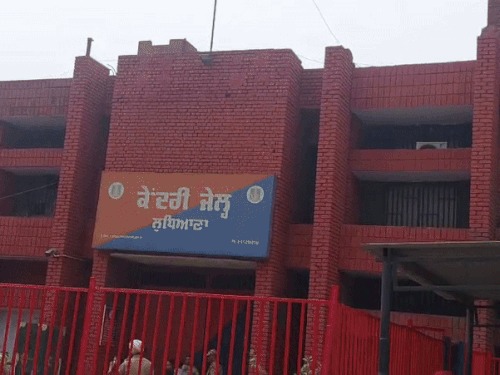 लुधियाना सेंट्रल जेल में ड्रग रैकेट का भंडाफोड़: मेडिकल अधिकारी और तकनीशियन गिरफ्तार, UPI के जरिए वसूली का खुलासा