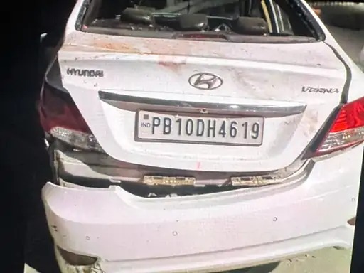 लुधियाना में खौफनाक हादसा, तेज रफ्तार वरना कार डिवाइडर से टकराकर पलटी, 5 की दर्दनाक मौत