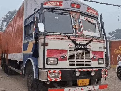 जिला परिषद चुनाव से पहले जालंधर देहात पुलिस ने 683 पेटी शराब से भरा ट्रक पकड़ा