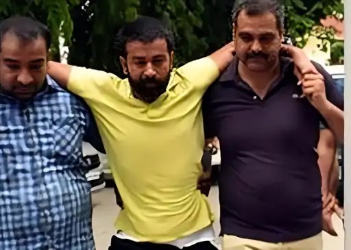 लुधियाना में गैंगस्टर अमित डागर को लेकर जा रही पुलिस की गाड़ी पलटी, गैंगस्टर की दोनों टांगें टूटीं