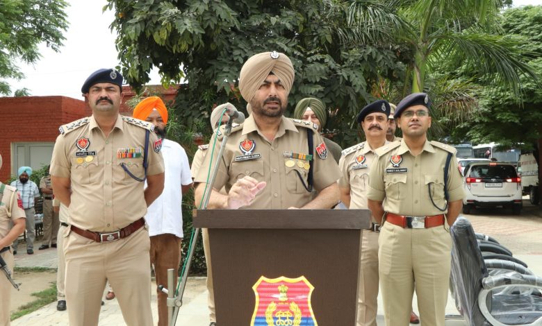 जालंधर देहात पुलिस को मिली 16 नई गाड़ियां, एसएसपी हरविंदर सिंह विर्क ने हरी झंडी दिखाकर रवाना किया, 112 हेल्पलाइन सेवा बनेगी अब और तेज व प्रभावी
