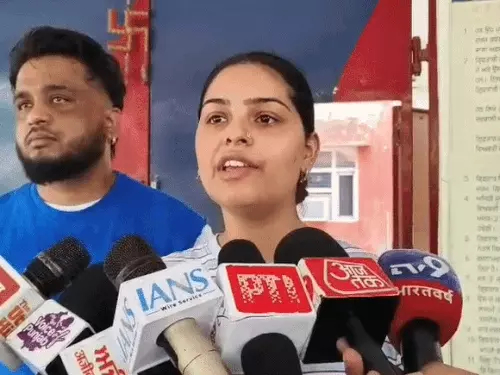 पिता के इलाज को लेकर नूरां परिवार में फूटा विवाद, रितु नूरां पहुंचीं पुलिस थाने, कहा उस्मान नूर पोस्ट डालकर परिवार को बदनाम कर रहा