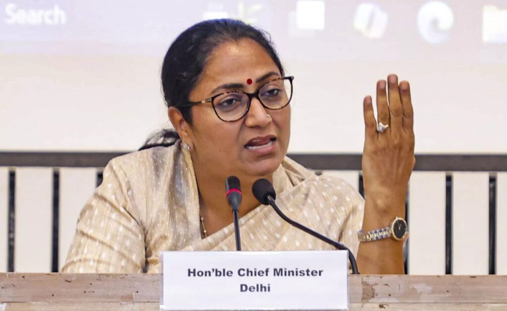 दिल्ली सीएम रेखा का बड़ा फैसला, ‘हफ्ते में 2 दिन वर्क फ्रॉम होम, 15 मई से नियम लागू